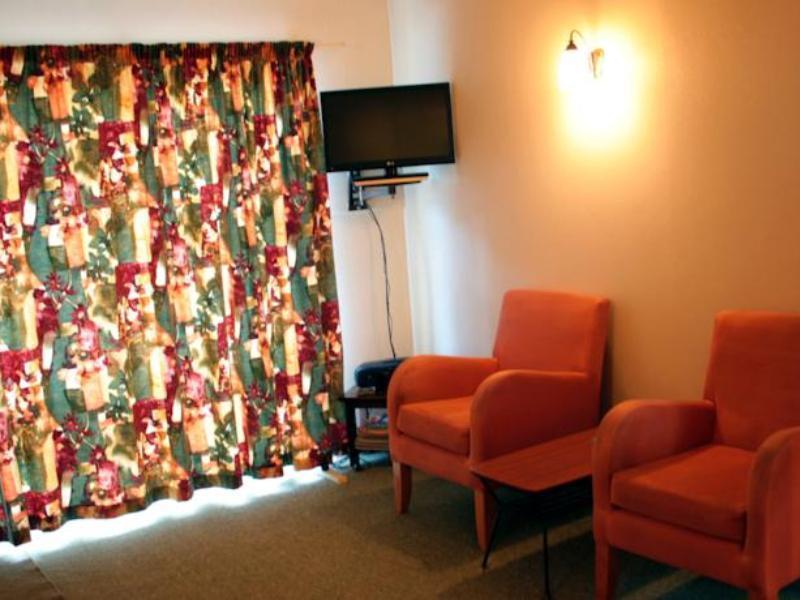 12 White Star Motel Тимару Екстериор снимка