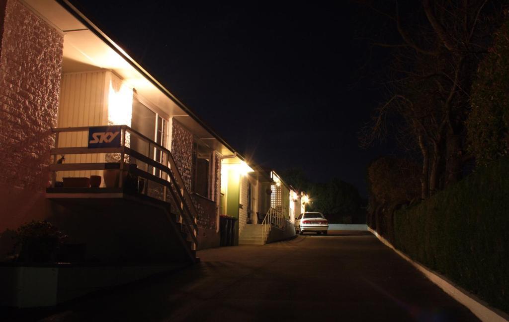 12 White Star Motel Тимару Екстериор снимка