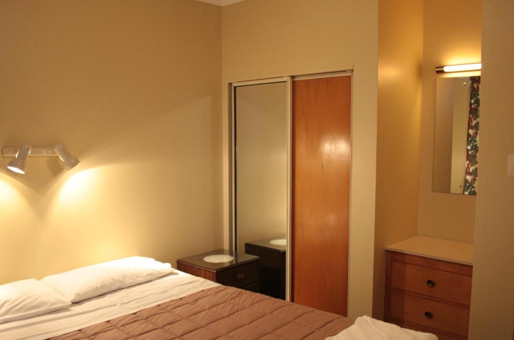 12 White Star Motel Тимару Екстериор снимка