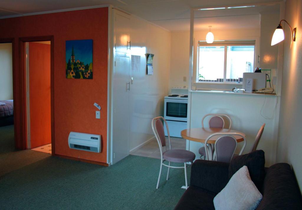 12 White Star Motel Тимару Екстериор снимка